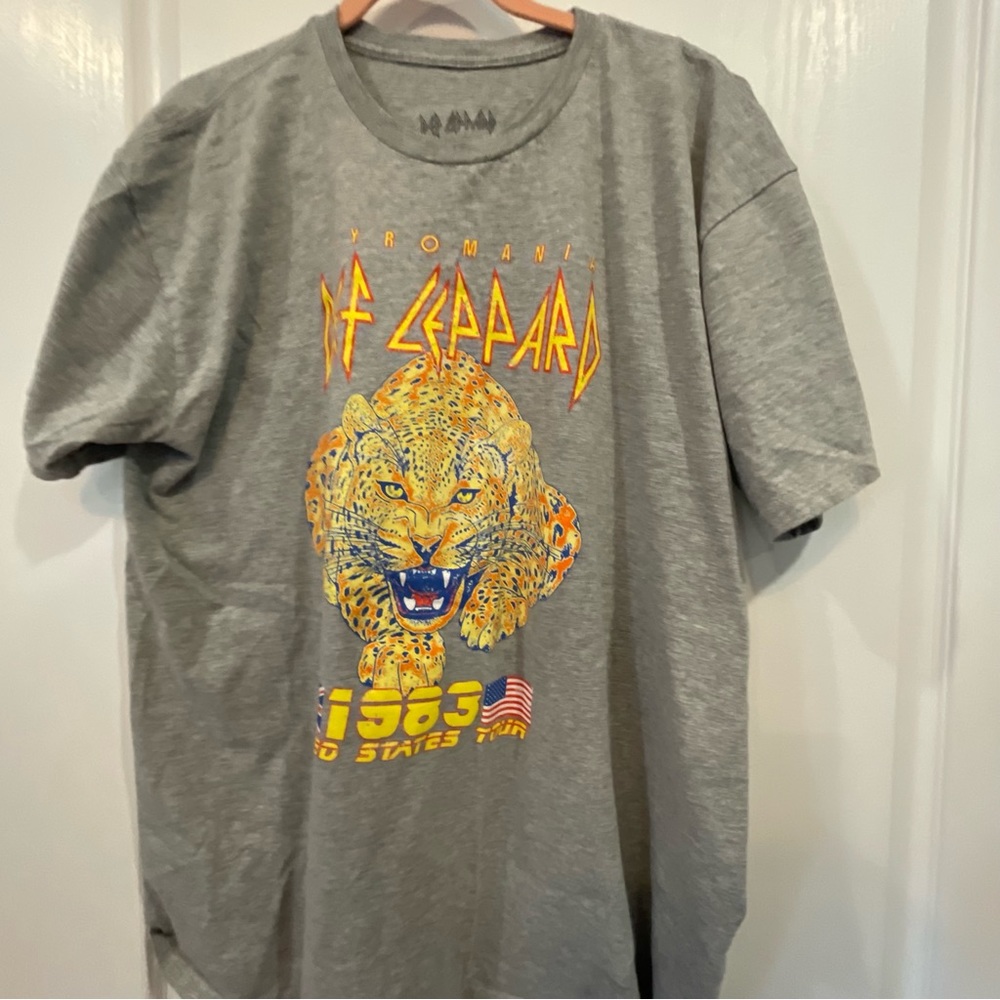 Def Leppard graph tee